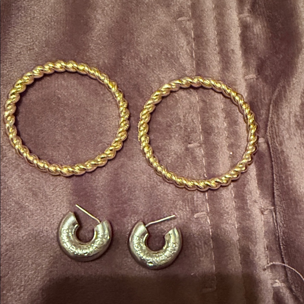 Elegant Gold and Silver authentic Balenciaga interlocking Hoop Earrings. - Picture 7 of 9